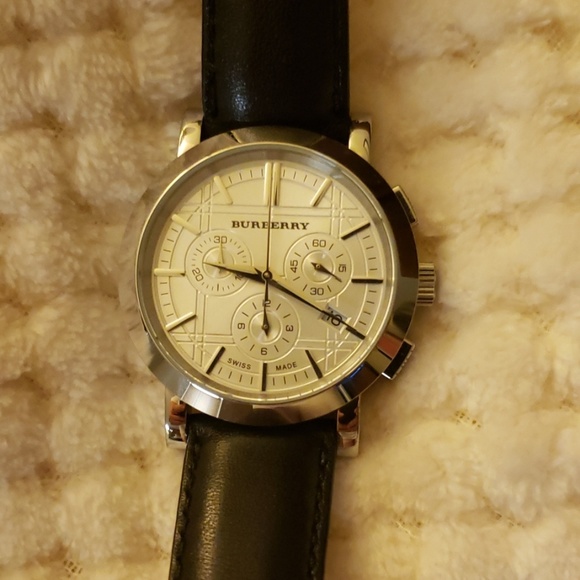 Men's Burberry watch gently used No Box - Picture 2 of 7